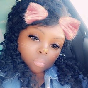 Meet your Posher, Mona